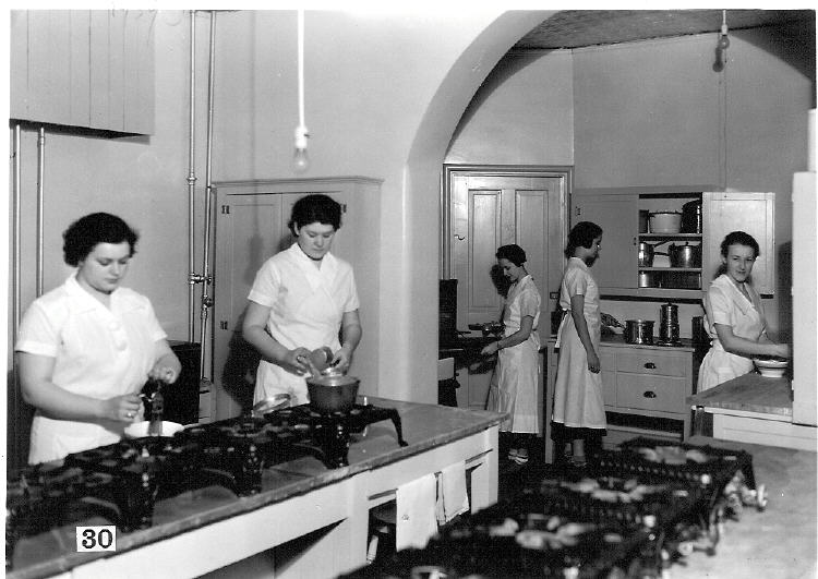 1930s: Kitchen