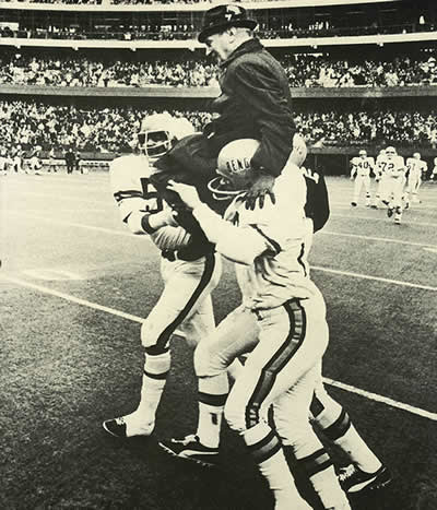 Paul Brown being carried on the shoulders of Bengals players